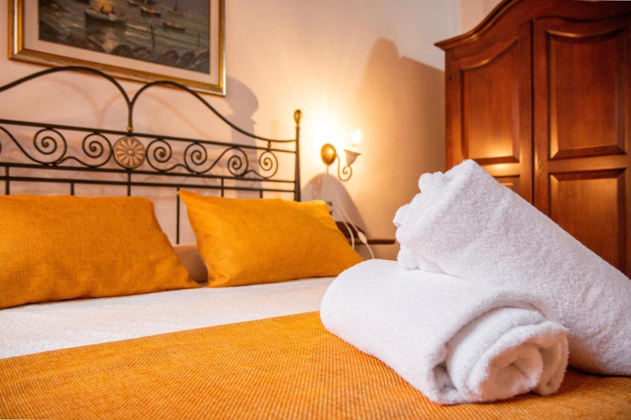 Hotel S'Ammentu House Bosa Esterno foto