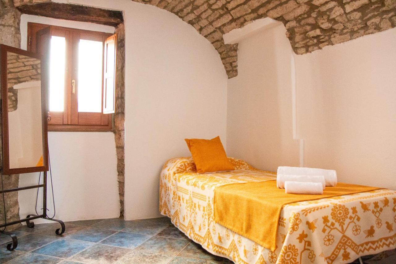 Hotel S'Ammentu House Bosa Esterno foto